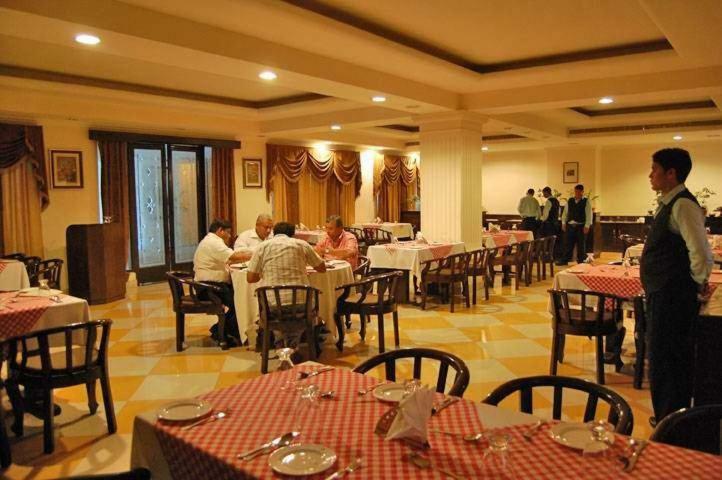 鲁德拉大陆酒店 Rudrapur 外观 照片