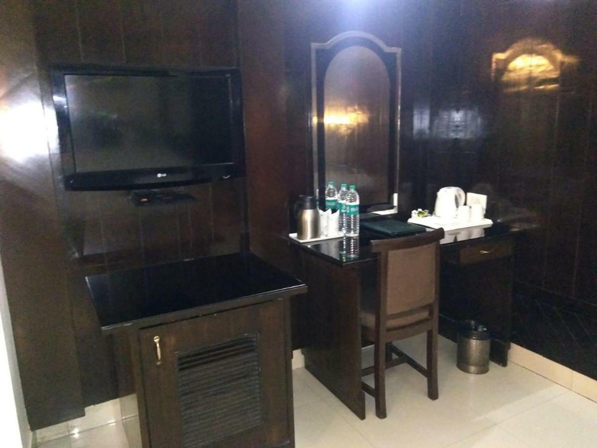 鲁德拉大陆酒店 Rudrapur 外观 照片