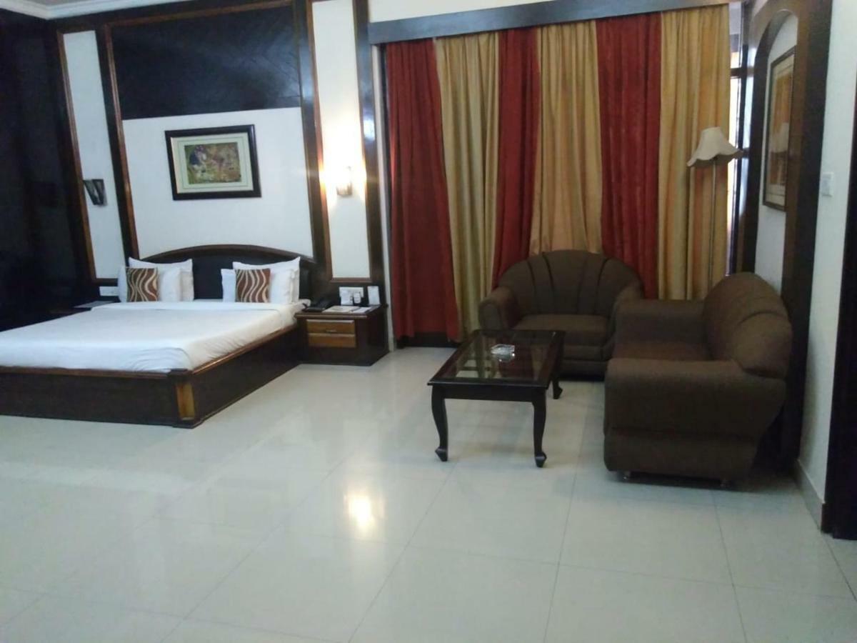 鲁德拉大陆酒店 Rudrapur 外观 照片