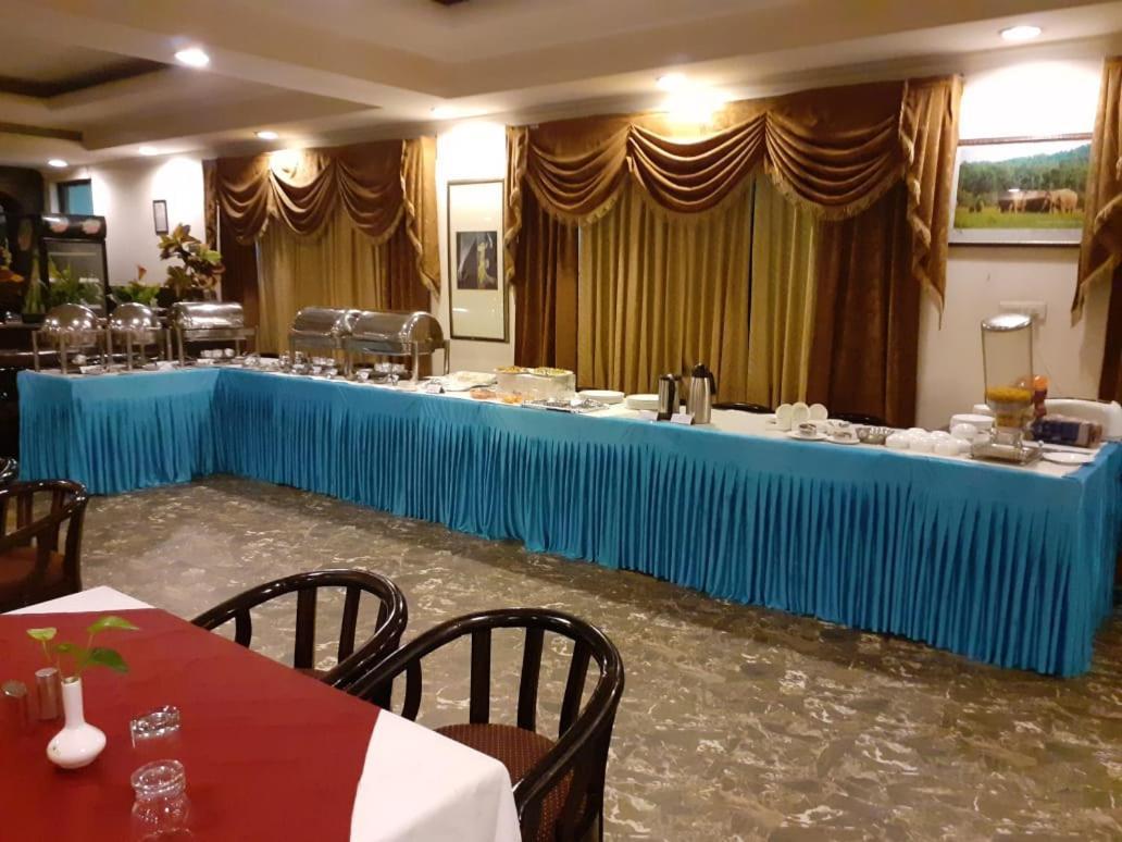 鲁德拉大陆酒店 Rudrapur 外观 照片
