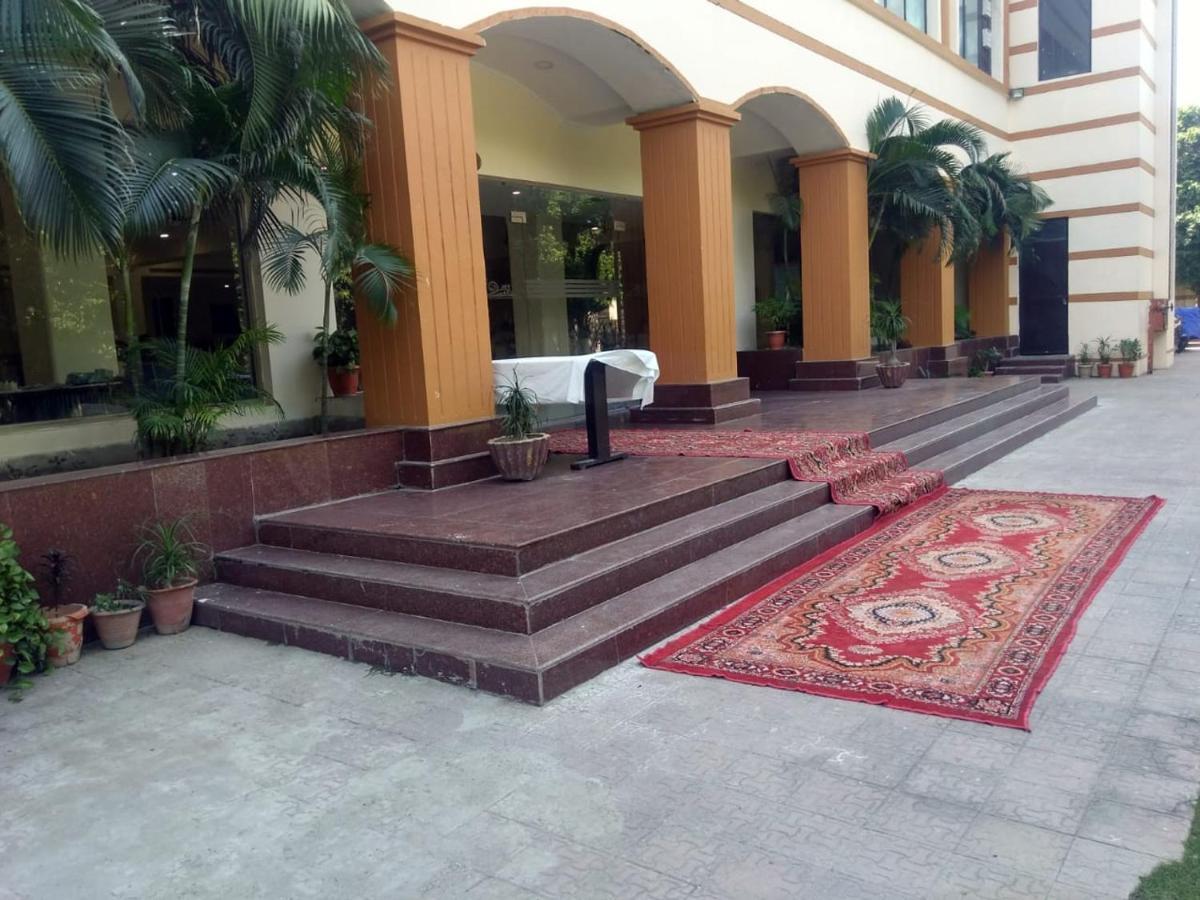 鲁德拉大陆酒店 Rudrapur 外观 照片