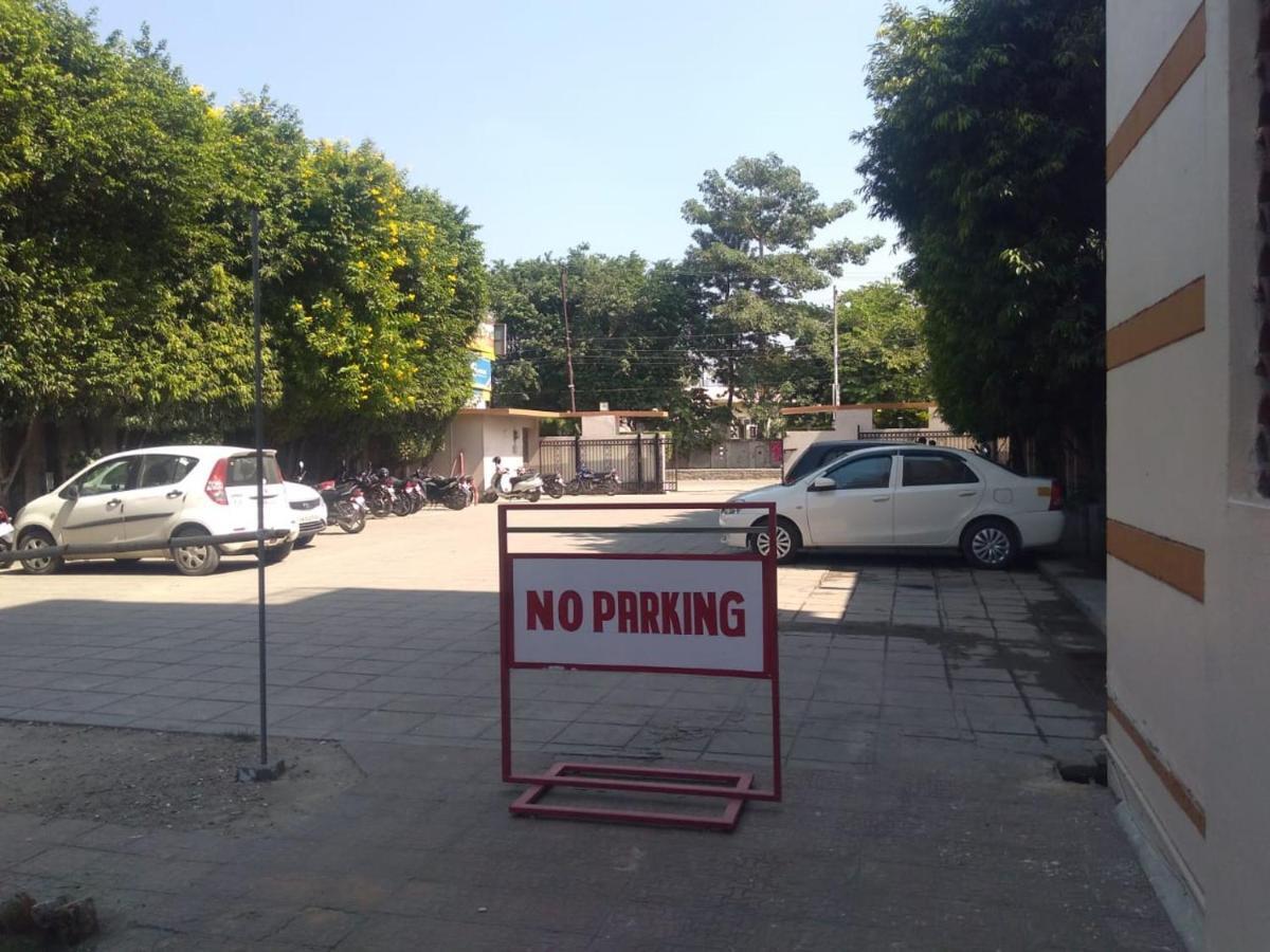 鲁德拉大陆酒店 Rudrapur 外观 照片